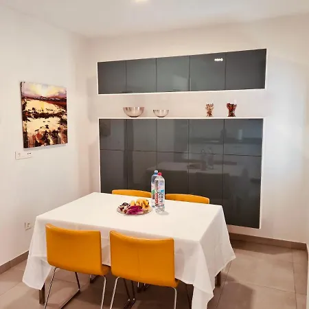 Coco I Апартаменти *